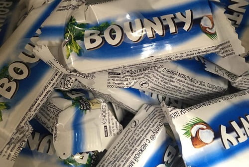 Review kẹo socola nhân dừa Bounty Miniatures-1